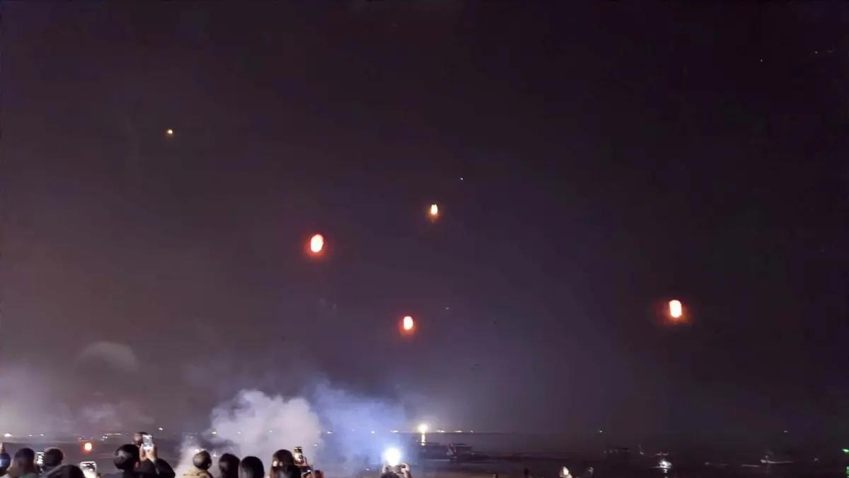 过年，海鲜大餐和焰火天灯（沙滩焰火）