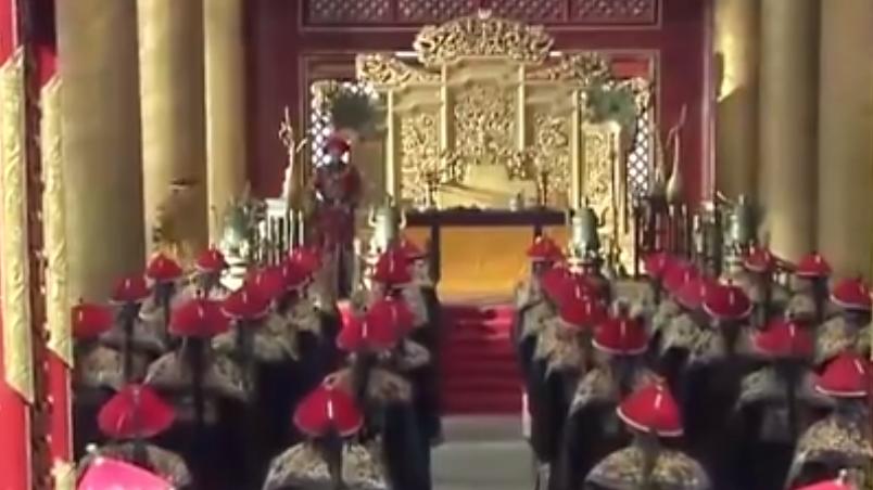 别再被电视剧误导了！清代官员上朝有多惨？天不亮起床，跪到膝盖流脓