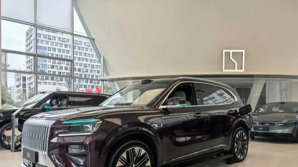 不到40万，朋友问我极氪8X值不值