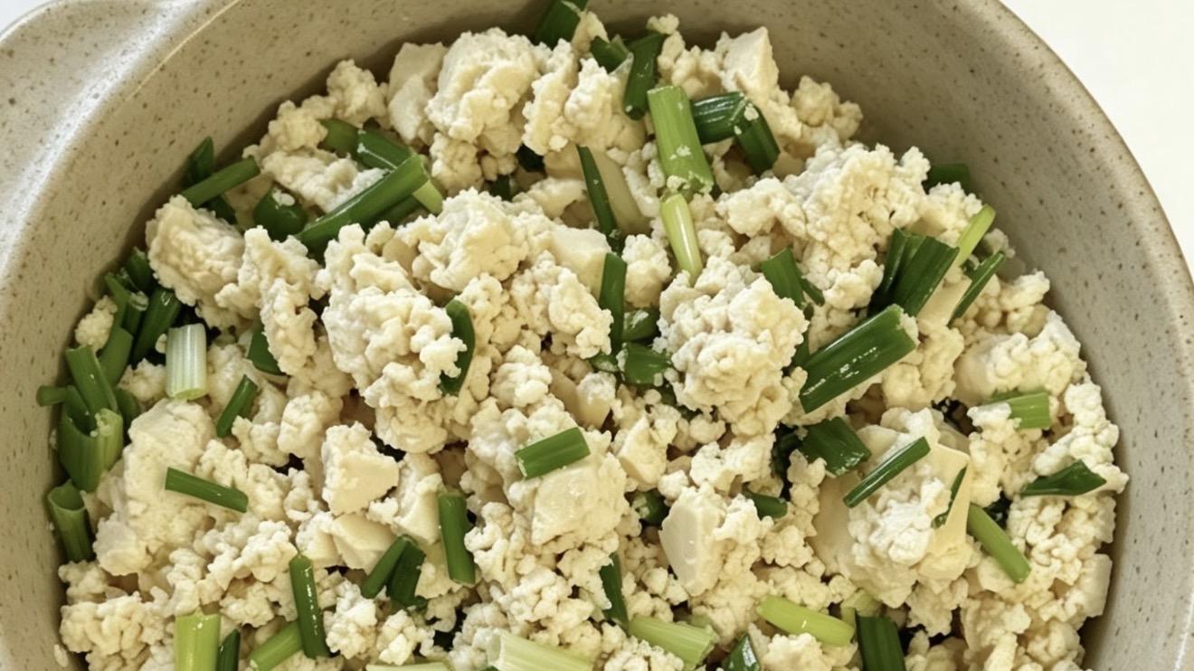 小葱拌豆腐：一口清鲜家常味