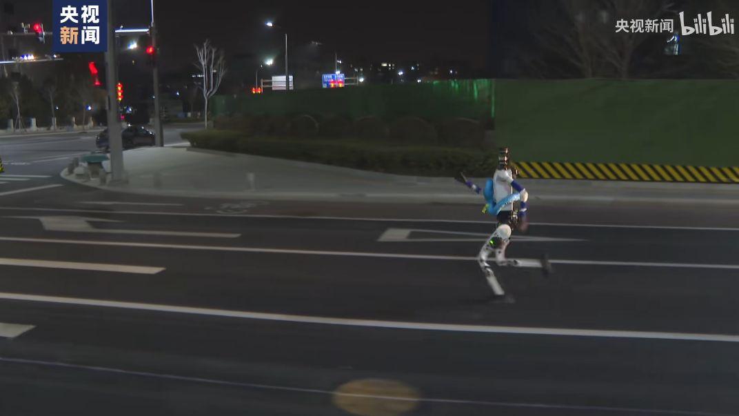 第二届人形机器人半程马拉松即将开赛，对比去年技术进步有哪些？