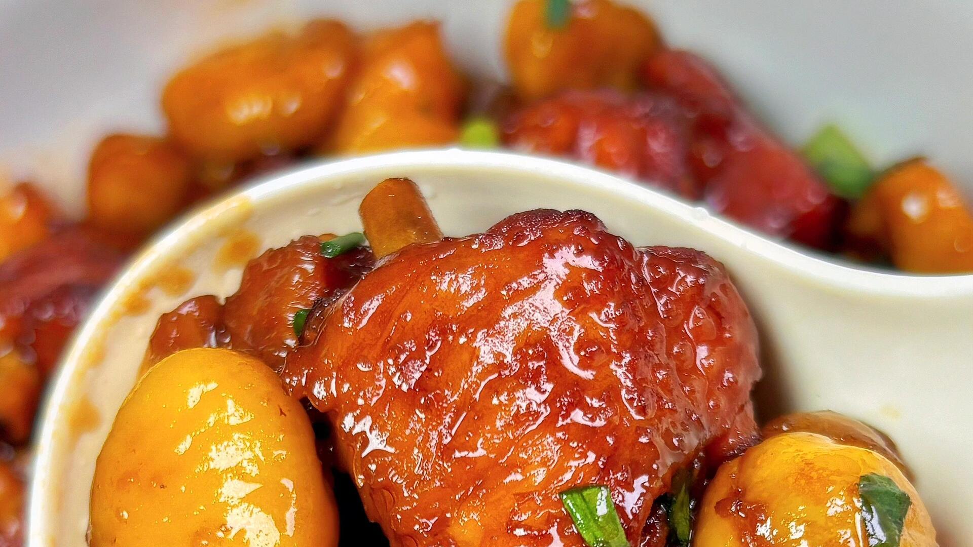 板栗烧鸡：一锅端的幸福感！