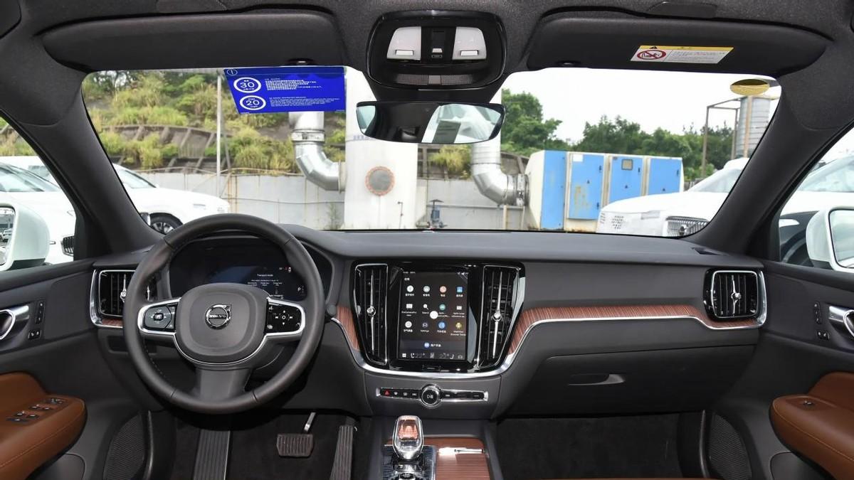 沃尔沃S60限时置换补贴价15.99万起，年轻人第一台豪华中型车