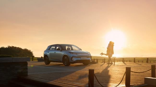 极狐T1自动泊车成功率超95%，停车焦虑一网打尽！