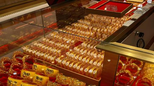 艾紫馨：黄金白银大幅震荡   宏观事件影响不容小觑