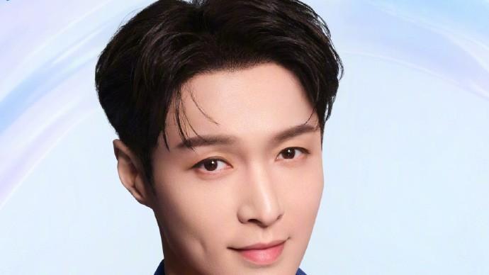 易易紫直播“扫射”归国四子！张艺兴被捧上神坛，三人陷私德漩涡