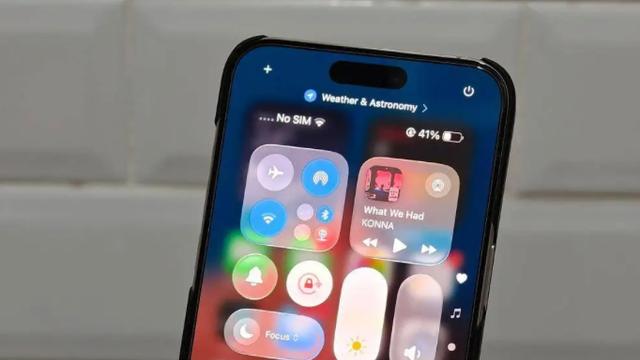 别被带节奏！鸿蒙 6.0 玻璃特效和 iOS26，根本不是一回事！