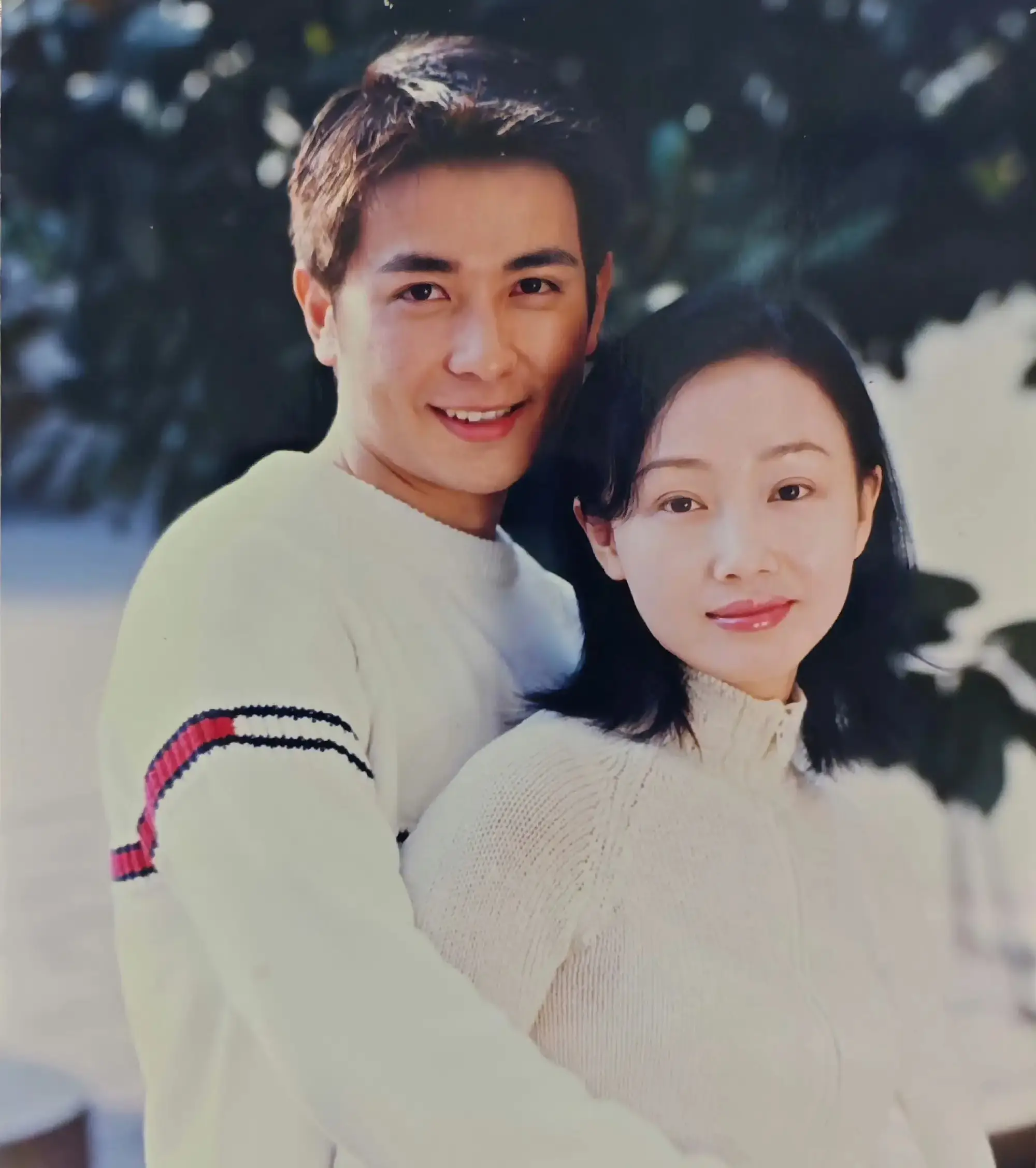 黄慧颐再曝保剑锋婚前出轨，晒隐婚旧照控诉，工作室硬刚“法庭见”