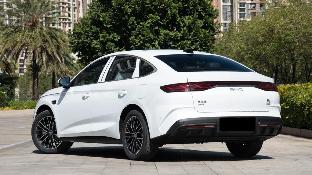 9.68万元起售，提供100/155km两种纯电续航，26款秦L该怎么选？