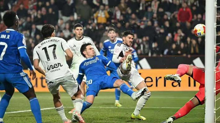 足坛一夜大变！皇马4天丢两冠，阿森纳3-2蓝军，拜仁领跑德甲