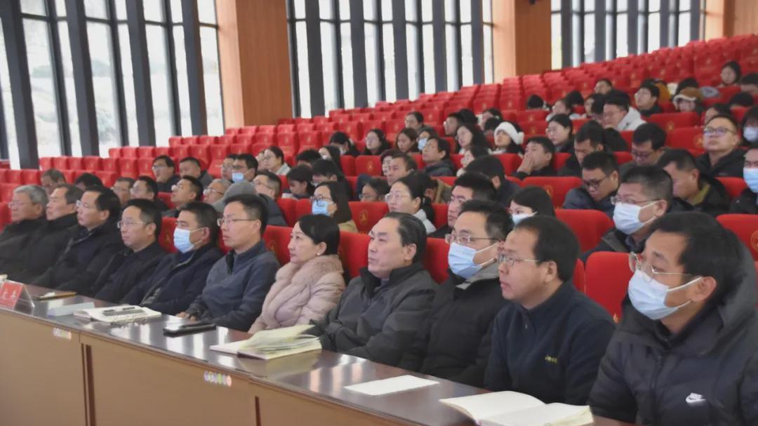 信阳高中召开学习贯彻党的二十届四中全会精神党员干部会