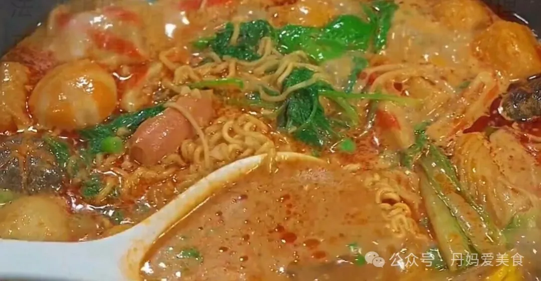 家庭版麻辣烫的做法，麻辣鲜香，好吃到连汤都不剩。