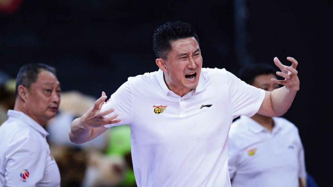 广东男篮一分惜败浙江！一人表现拉胯，另一人则可以昂首离开！