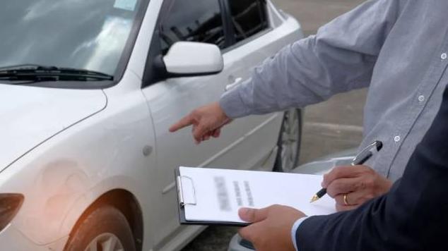 一网约车被撞后反陷困局：16天维修期，“误工费”谁来赔？