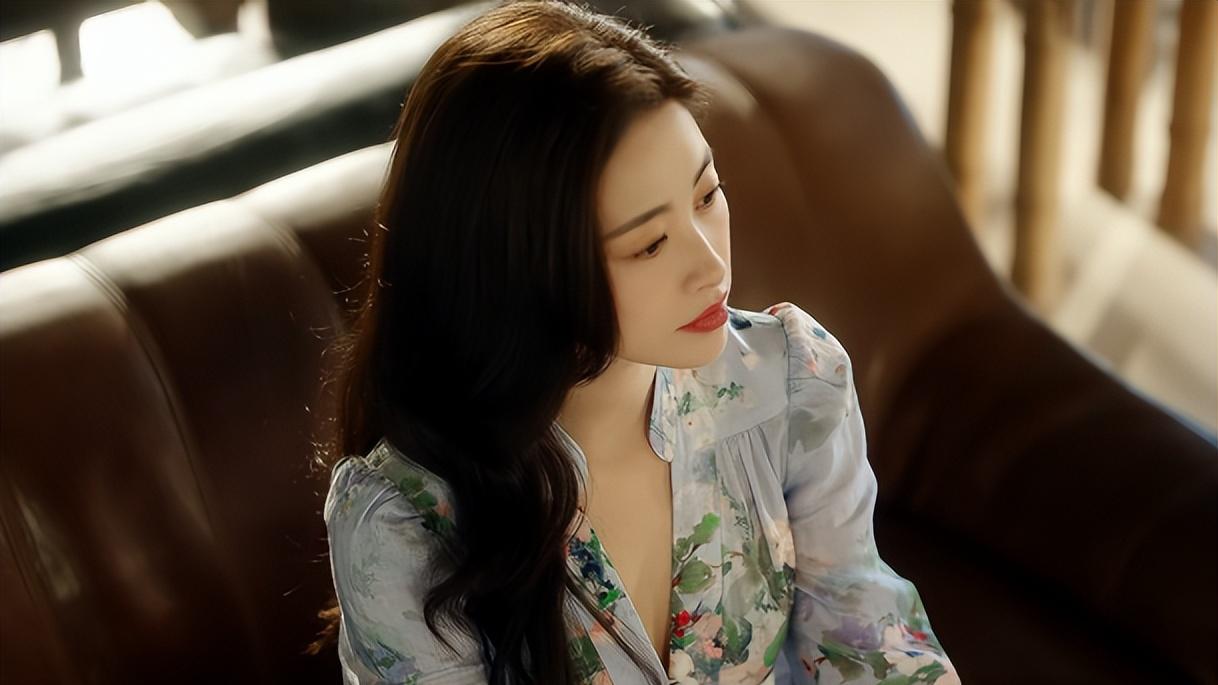 朱珠凭《蜜语纪》彻底出圈，不仅演技获好评，还带火了穿搭