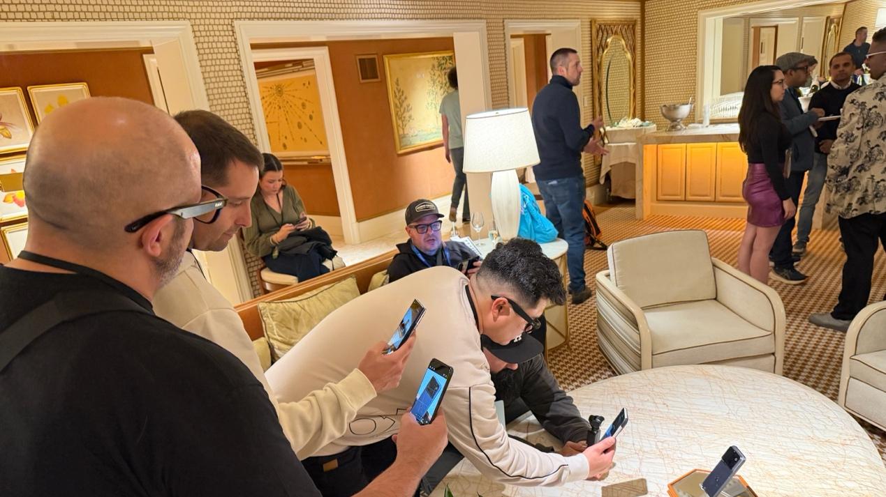 普通人想买机器人手机？先看看你的钱包答不答应