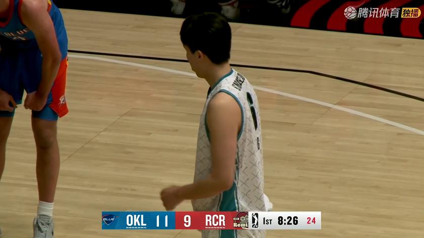 16分大胜！杨瀚森6次出手14+17+2，赛后小杨和队友逐一击掌庆祝