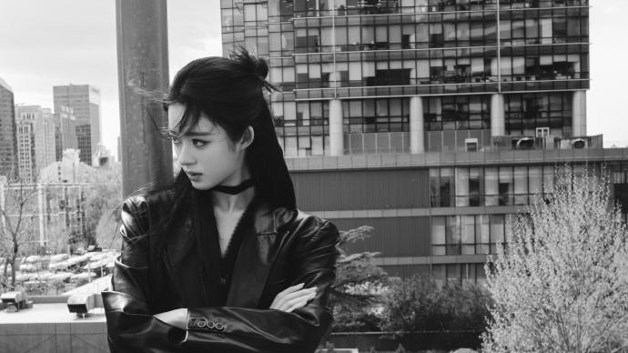 黄杨钿甜发千字文，耳环闪到观众“不想看剧”？大小姐这波操作太圈粉