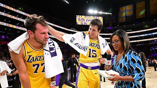 里弗斯受伤画面曝光，手捂腹部很难受，雷迪克糊涂固执不换人