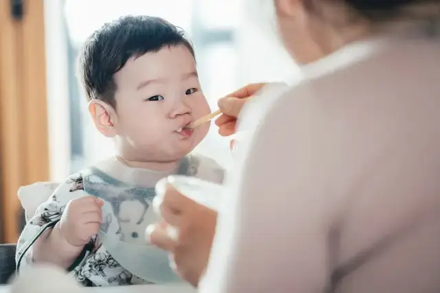 6月龄加辅食后夜醒更频繁？别慌，3招帮宝宝找回好睡眠！