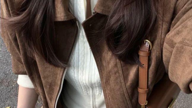 大地色系叠穿指南：玩转色彩深浅与材质层次