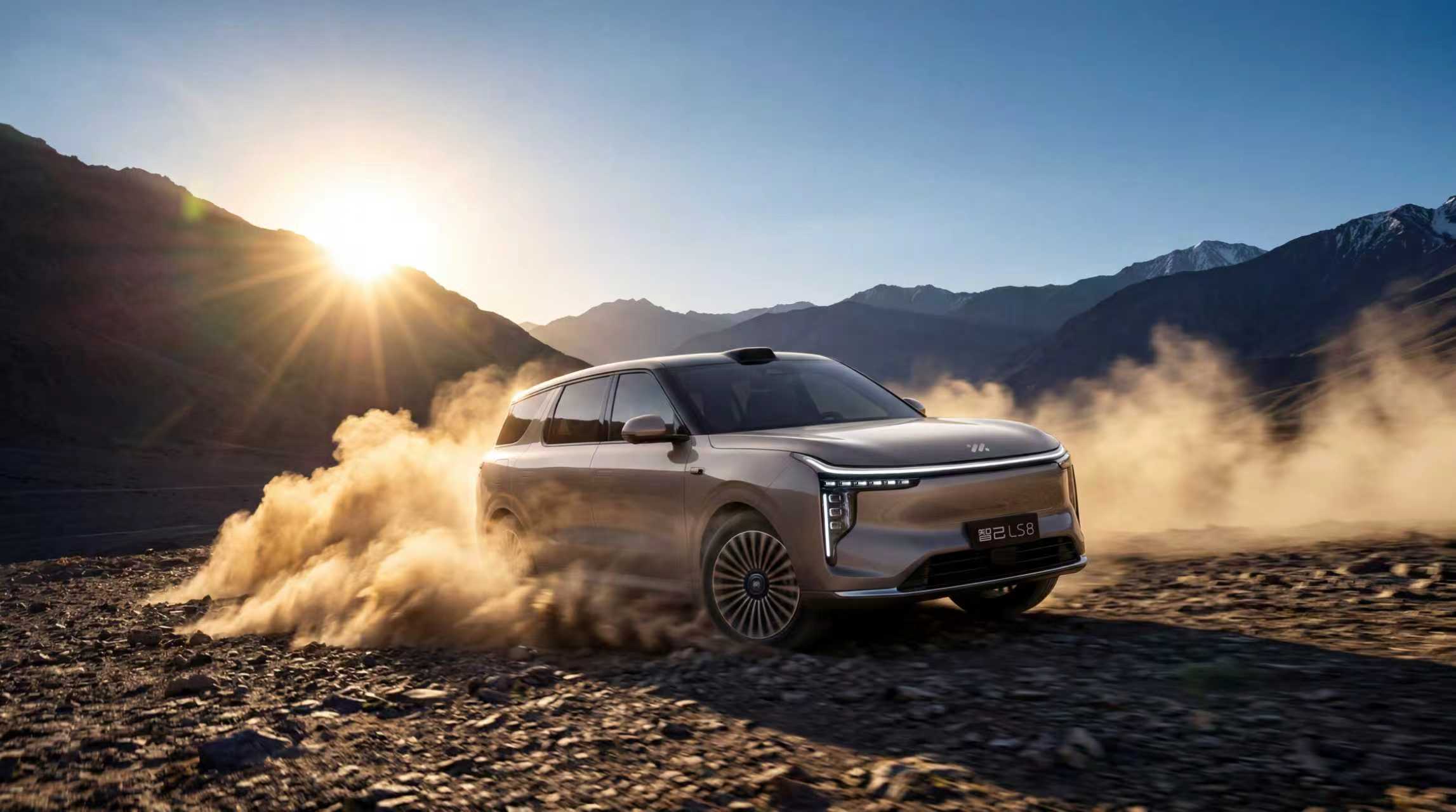 24.98万元起，智己LS8震撼上市！30万内唯一线控转向，旗舰大满配！