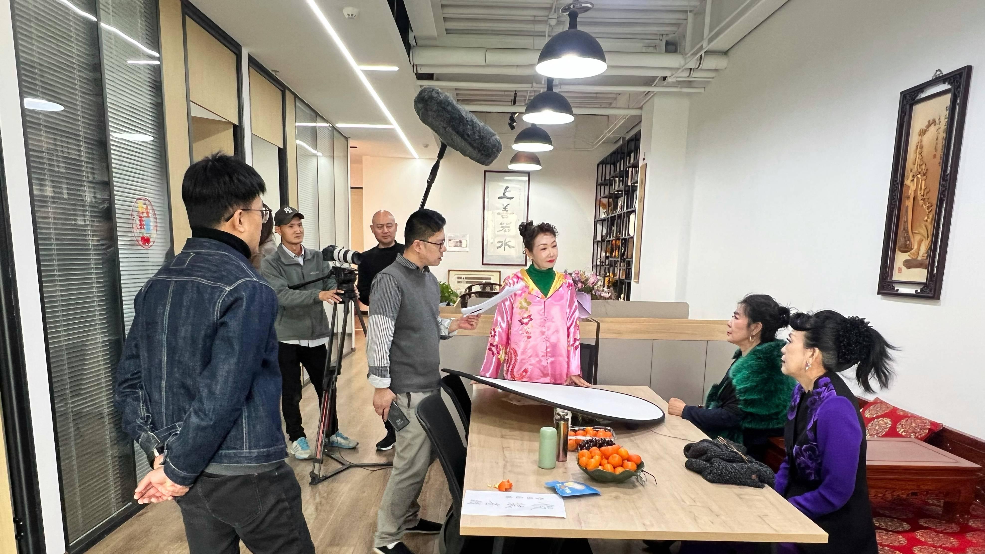 老来潮双轮驱动：音乐节燃全国，短剧贺新春