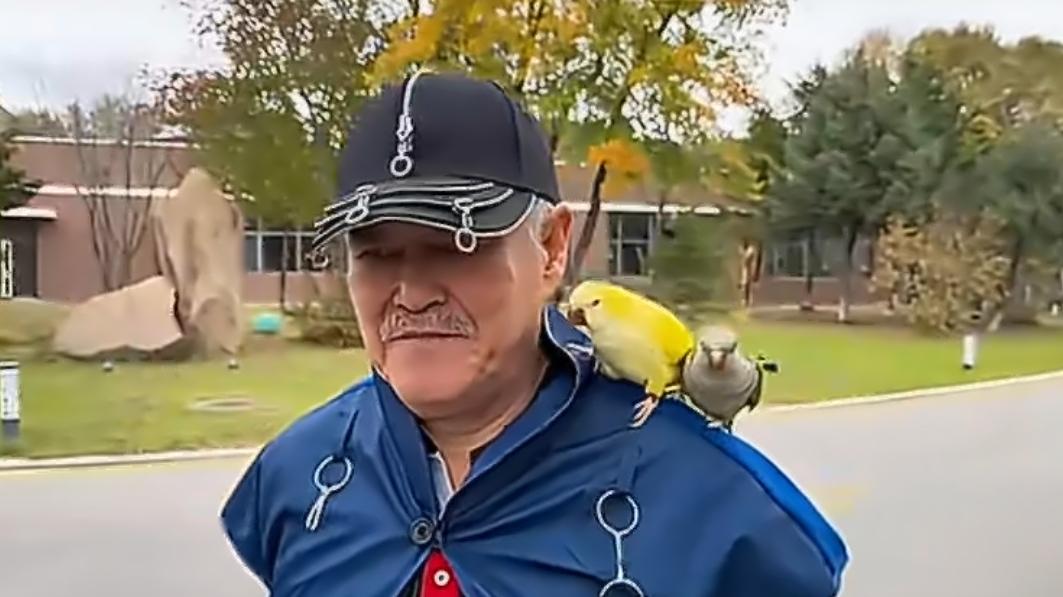 赵本山“退休”生活曝光：从春晚舞台到公园晨跑，69岁喜剧大师的岁月沉淀