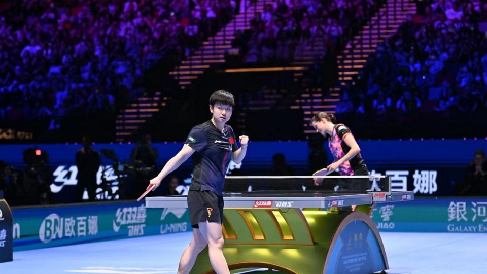 国乒女单完成任务！王曼昱战胜申裕斌晋级，与孙颖莎实现决赛会师