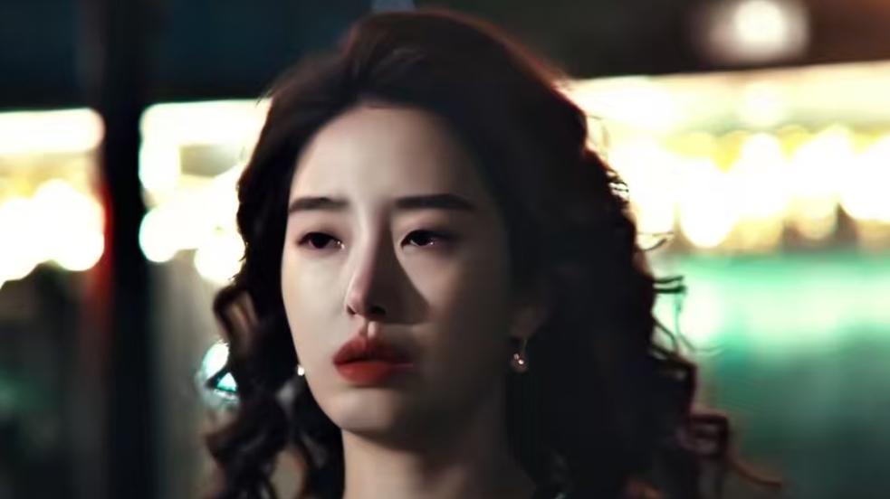 乍一看平平无奇，哭戏哭出新高度，终于知道导演为什么选她演女主