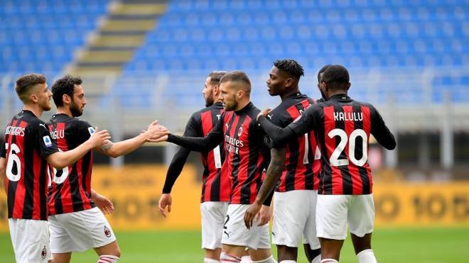 1.2 卡利亚里vsAC米兰：红黑军团客场能否延续不败金身？