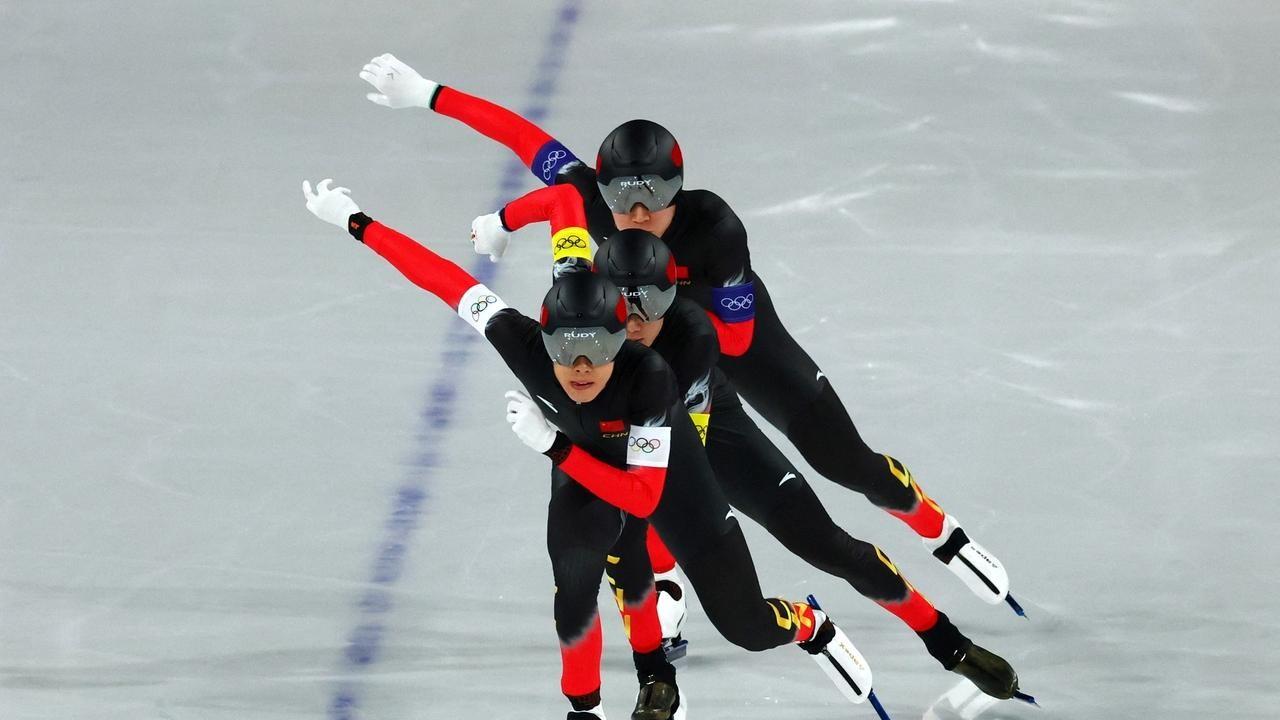 0.09秒绝杀荷兰，中国队速滑创历史，日本队爆冷美国队。