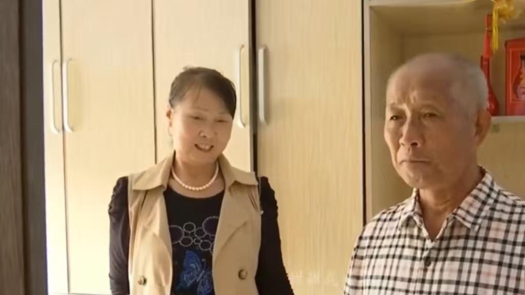 10万彩礼和1000块零花钱，漂亮大妈找有钱老伴，择偶标准高到离谱