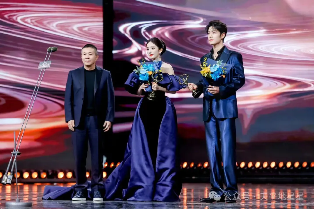 微博之夜座位大战炸锅！杨幂肖战无辜背锅，主办方骚操作遭全网唾骂