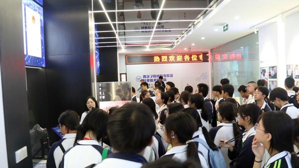 智创未来·规划启航—西京学院机器人创新实验室开放日高中生专场成功举办