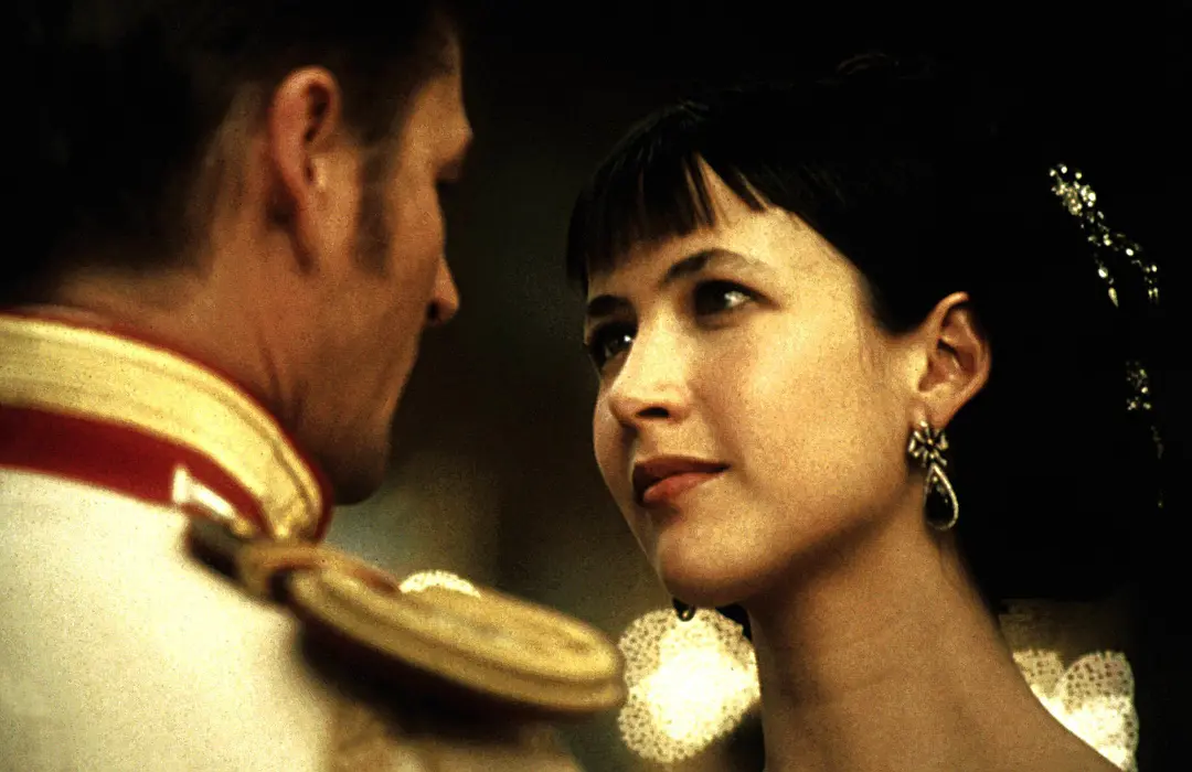 《安娜·卡列尼娜》：深爱你的人，和你聊的都是柴米油盐，人间烟火；浅爱你的人，和你聊的都是风花雪月，良