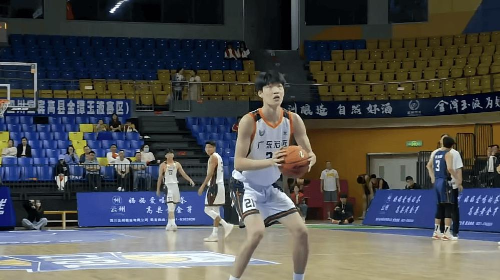 大号两双加4成3分命中率，杨溢打出青训最强一战，将冲击U19冠军