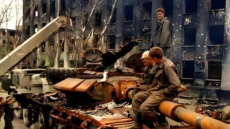 回顾：俄军千人精锐被打光，尸体被垒成墙当掩体，普京：轰平他们