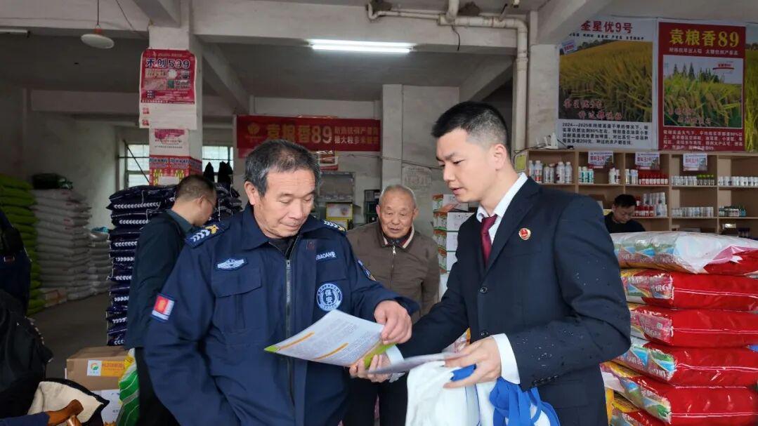 荆门市掇刀区检察院开展农资产品质量安全专项法治宣传活动