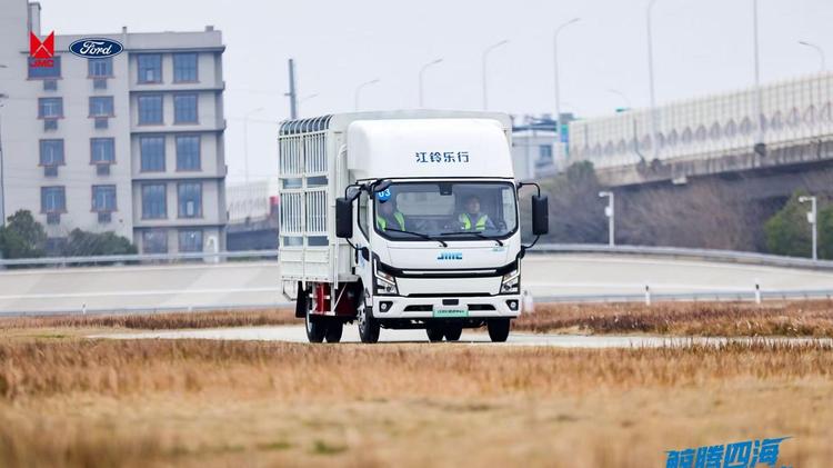江铃蓝鲸和江铃E路达Max双车发布会圆满举行