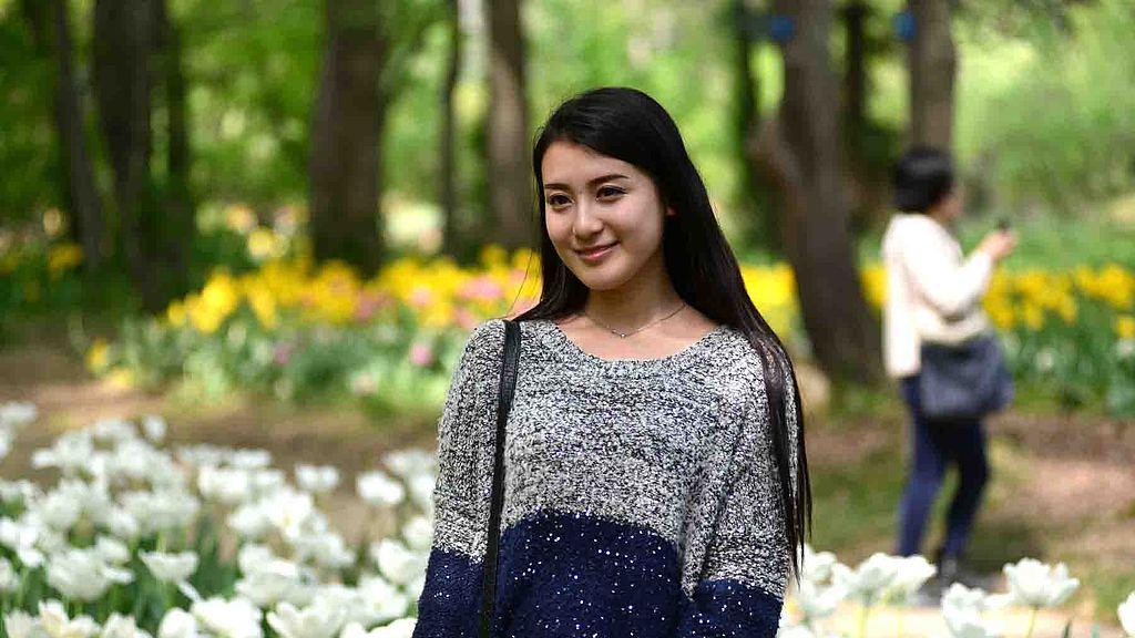 妈妈一直跟哥哥养老，我来接她去城里，临走妈妈说：我哪里错了，改