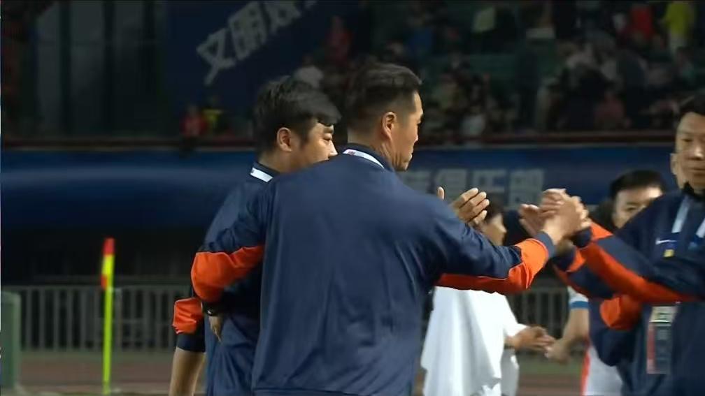 1-0！就想让泰山队赢？解说：王国明为啥出禁区，至今还是个谜