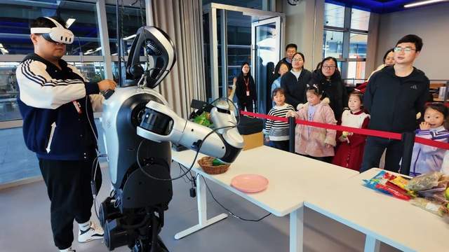 安徽芜湖：鸠江遛娃新顶流！"机器人未来社区" 等你来