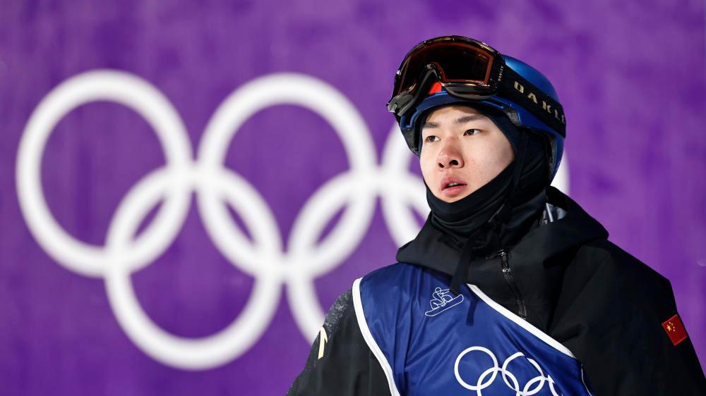 第一跳摔倒，苏翊鸣顶住压力晋级大跳台决赛！