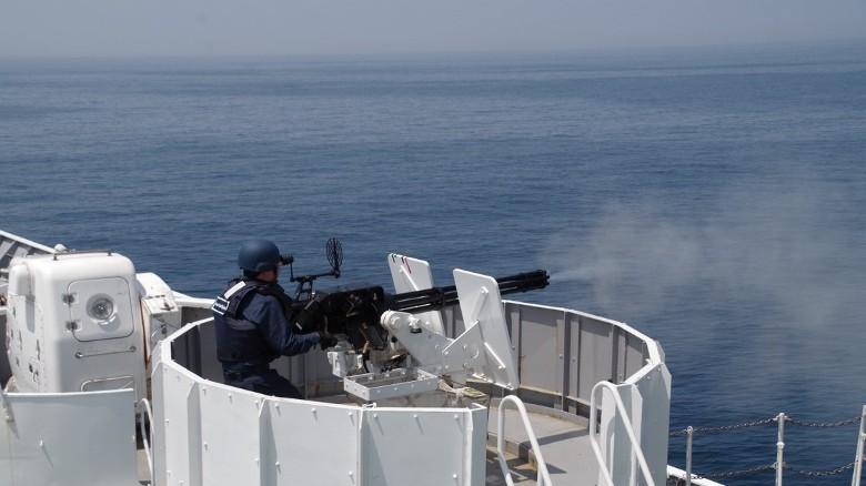 日本驱逐舰连夜装上“战斧”，目标不只是台海，更狠的还在后头