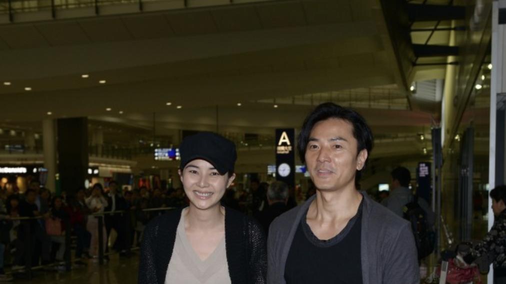 52岁蒙嘉慧瘦身成功，回香港现身街头身材苗条，打扮低调难掩气质