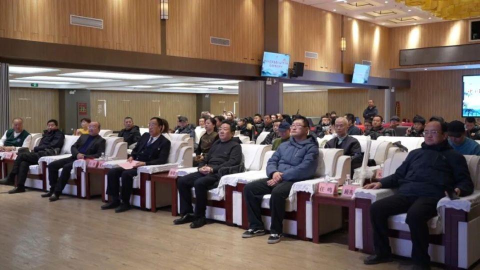 中国水墨画院送文化下乡 走进北京新发地市场