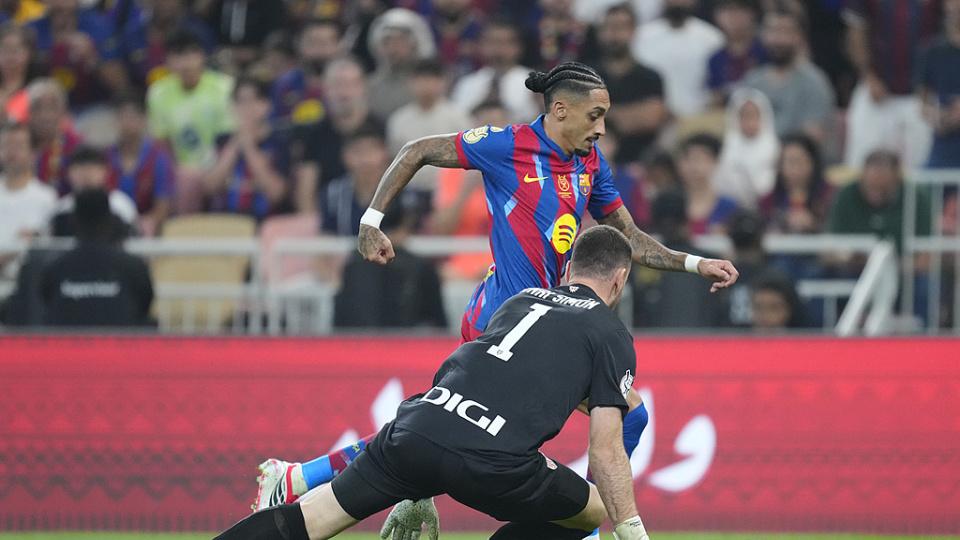 西超杯5比0疯狂一夜！拉菲尼亚2球1助打服全场，巴萨王朝真要回来了？