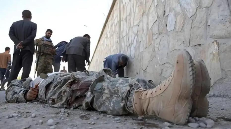 美军伤亡增加，特朗普改口了，伊朗坚决不降，这仗要打到何时？