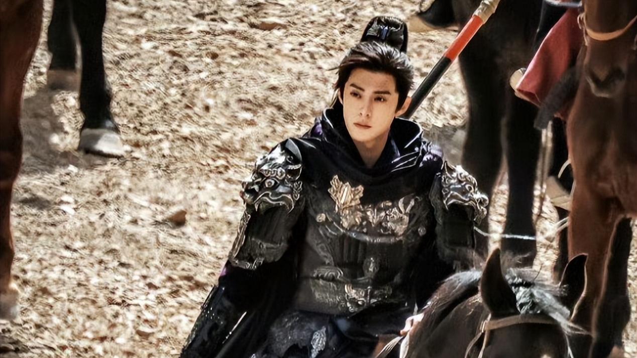 《将门毒后》王鹤棣的将军造型，竟撞了《逐玉》张凌赫的造型？